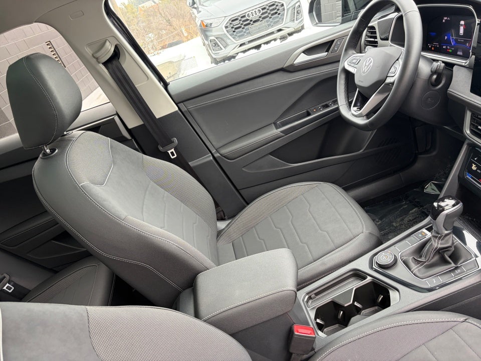 2025 Volkswagen Taos 1.5T SE Black