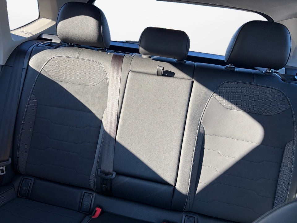 2026 Volkswagen Taos 1.5T SE Black