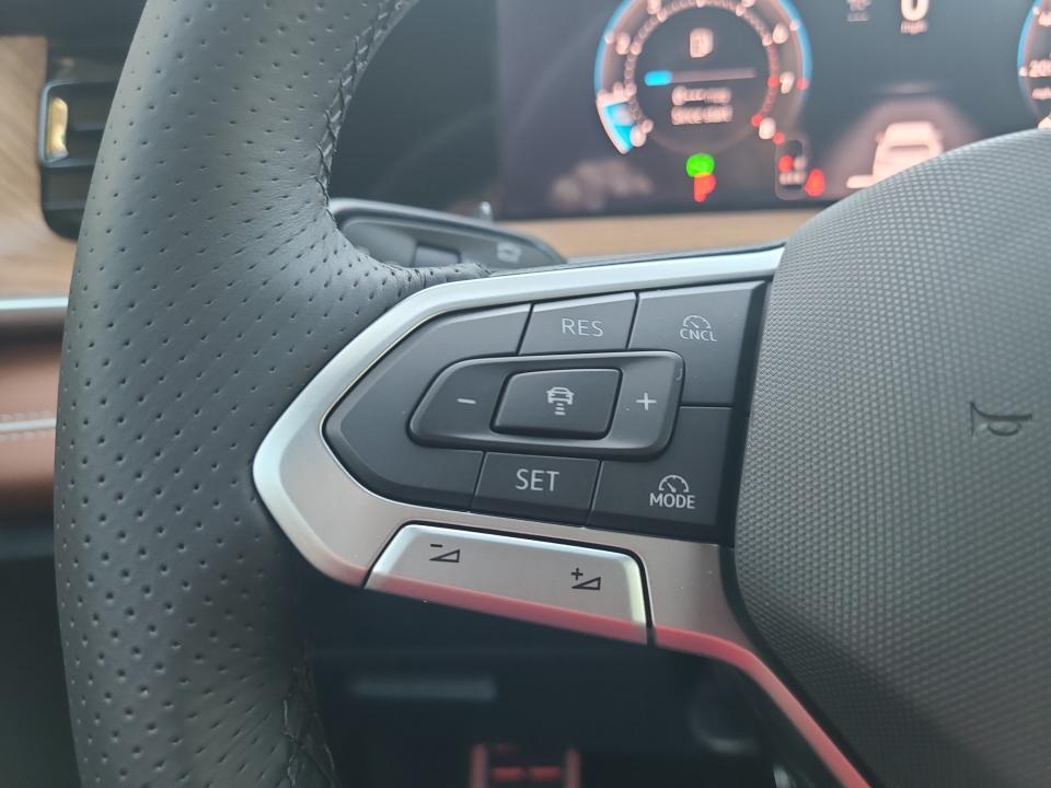 2026 Volkswagen Tiguan SEL R-Line Turbo 4MOTION