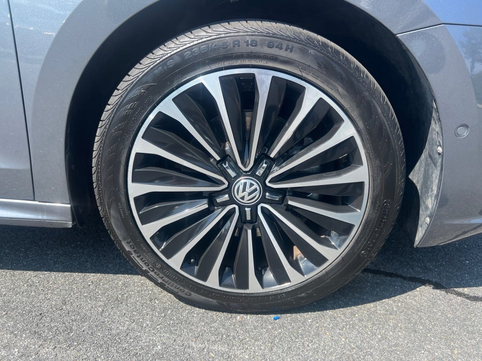 2022 Volkswagen Passat 2.0T Limited Edition