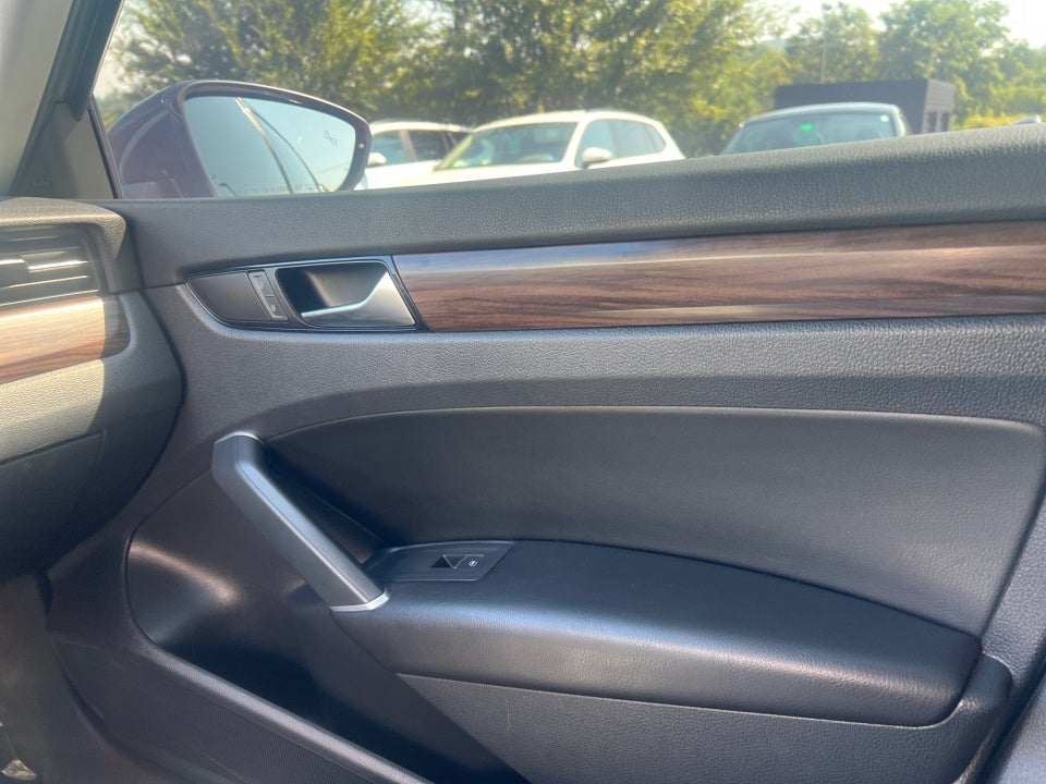 2022 Volkswagen Passat 2.0T Limited Edition