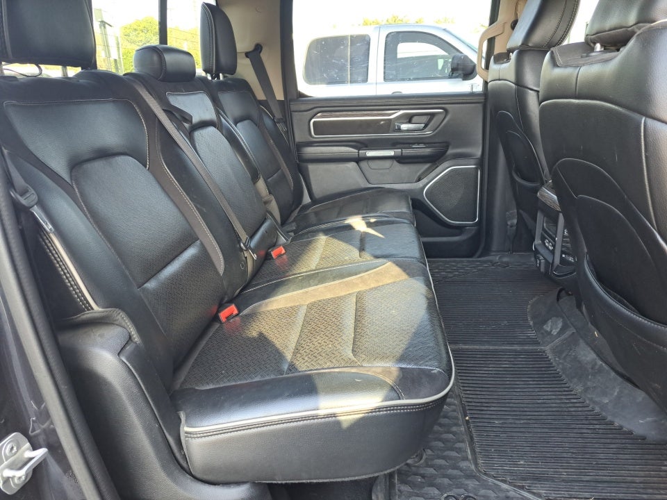 2020 RAM 1500 Laramie Crew Cab 4x4 5'7" Box