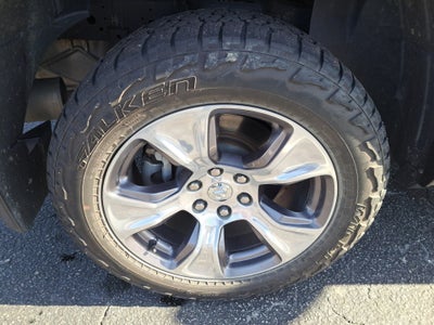 2020 RAM 1500 Laramie Crew Cab 4x4 5'7" Box