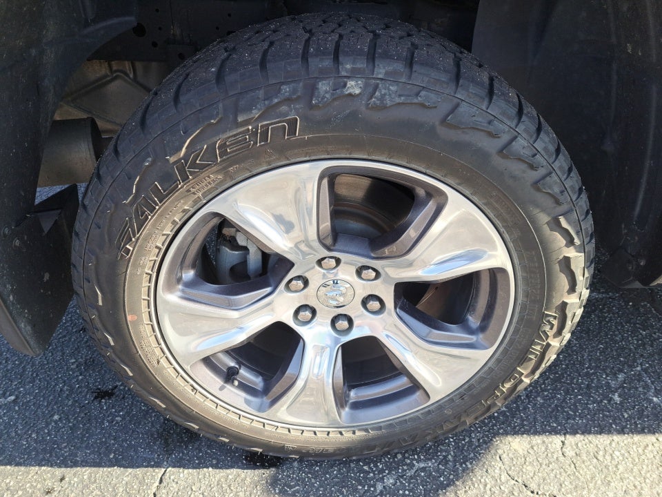 2020 RAM 1500 Laramie Crew Cab 4x4 5'7" Box