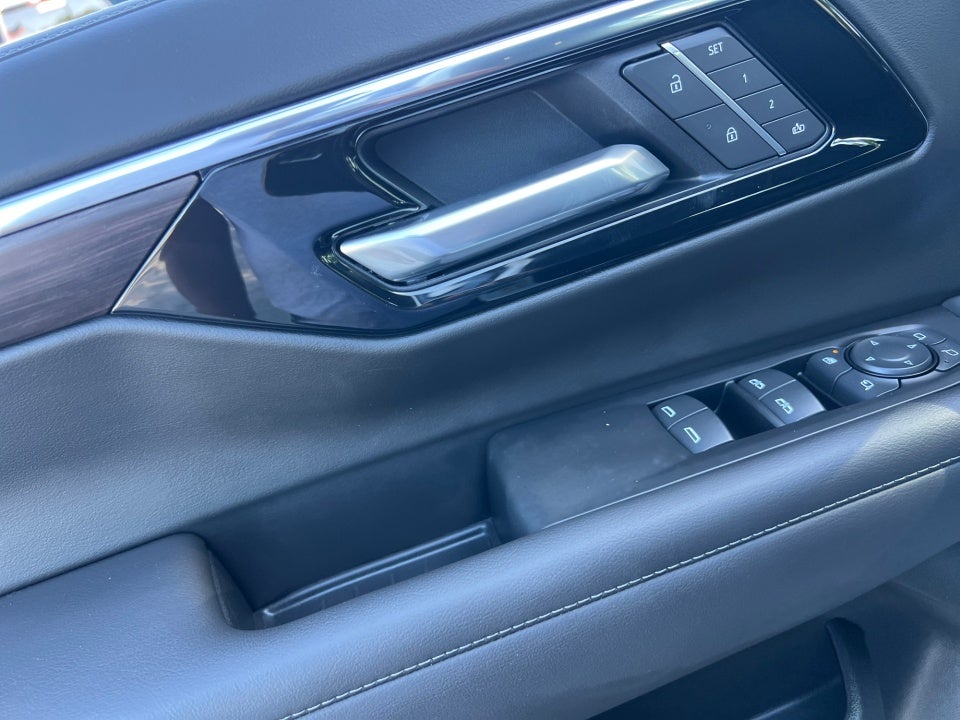 2025 Chevrolet Suburban 2WD LT