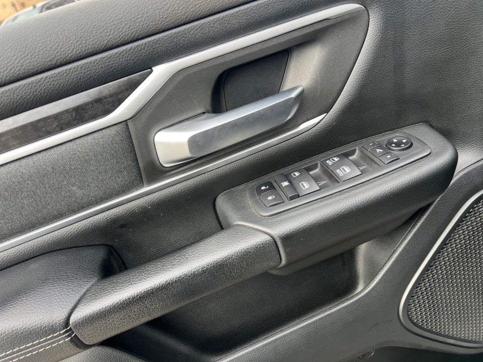 2021 RAM 1500 Big Horn Crew Cab 4x4 5'7" Box